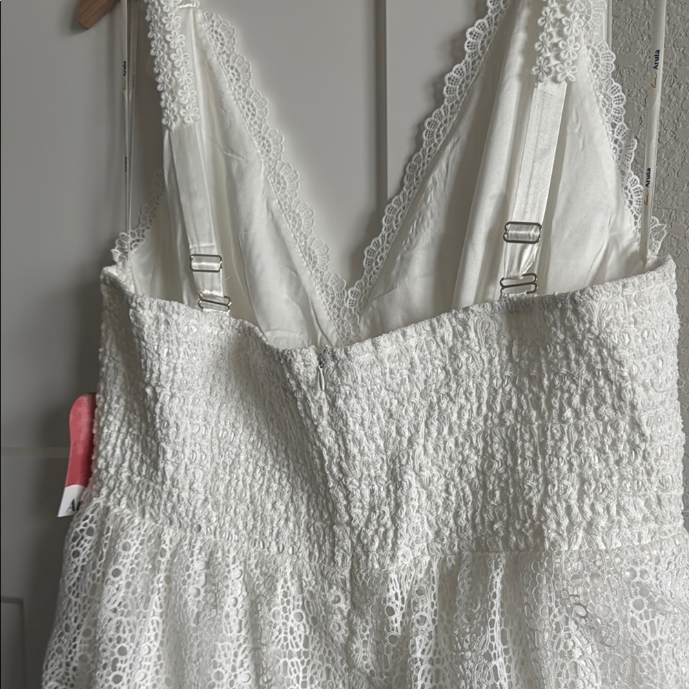 ARULA White Lace Tiered V-Neck Wedding Dress - Picture 4 of 5